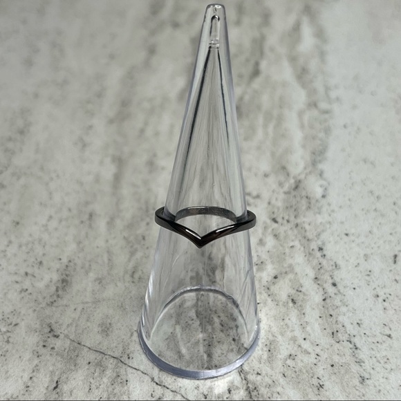 925 Sterling Silver Black V Shaped Ring Size 7 - Picture 9 of 16